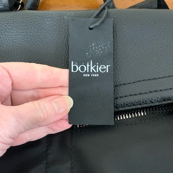 Botkier trigger mini backpack black NEW - Picture 2 of 4